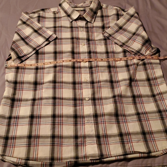 Van Heusen button-down summertime shirt. - Picture 1 of 4
